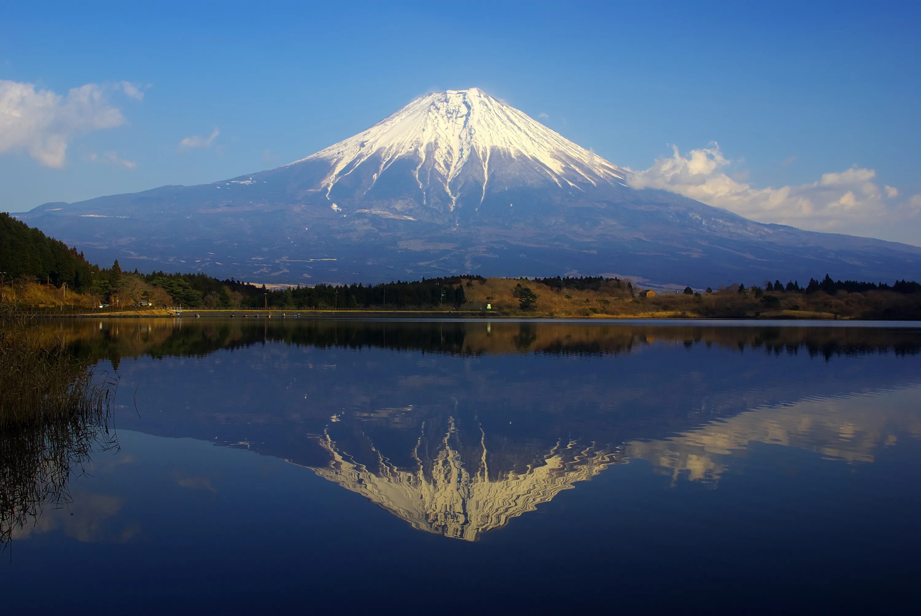 Фудзияма затон. Гора Фудзияма в Японии. Хаконе (вулкан). Гора Фудзи в Японии. Гора Фудзи это вулкан.