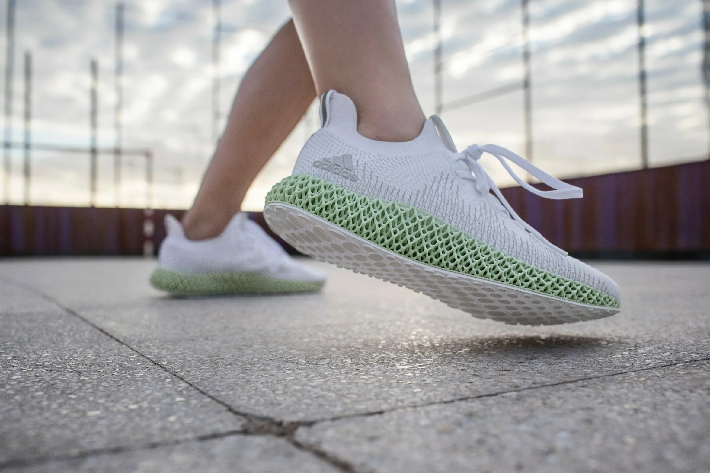 Кроссовки на пластиковой подошве. Кроссовки ALPHAEDGE 4d. Adidas ALPHAEDGE 4d. Кроссовки адидас ALPHAEDGE +. Adidas 4d подошва.