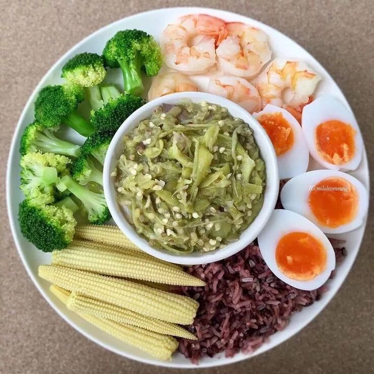 Закуски тайской кухни. Тайская диета. Тайская диета. Боул с тигровыми креветками. Тайская диета.