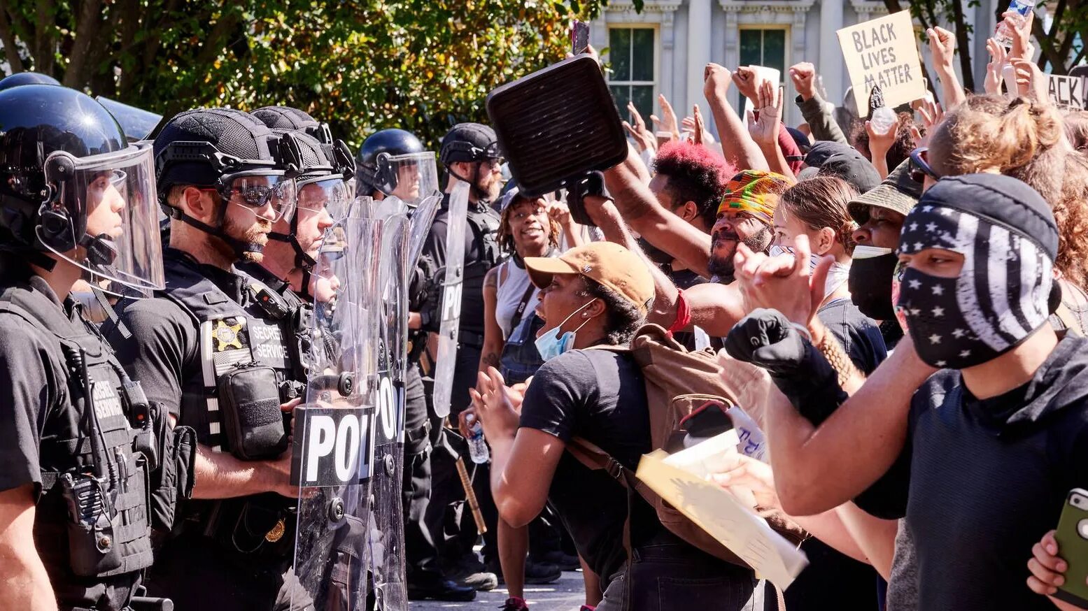 Black Lives matter protests George Floyd. Массовые беспорядки в США 2020. Протесты в США 2020. Протесты в Америке 2020 Блэк лайф Меттер.