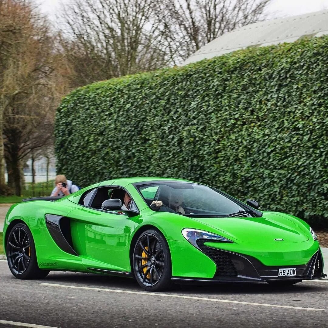 MCLAREN 650s зеленый. Макларен п1 салатовый. MCLAREN 650s салатовый. Зеленый Макларен p1.