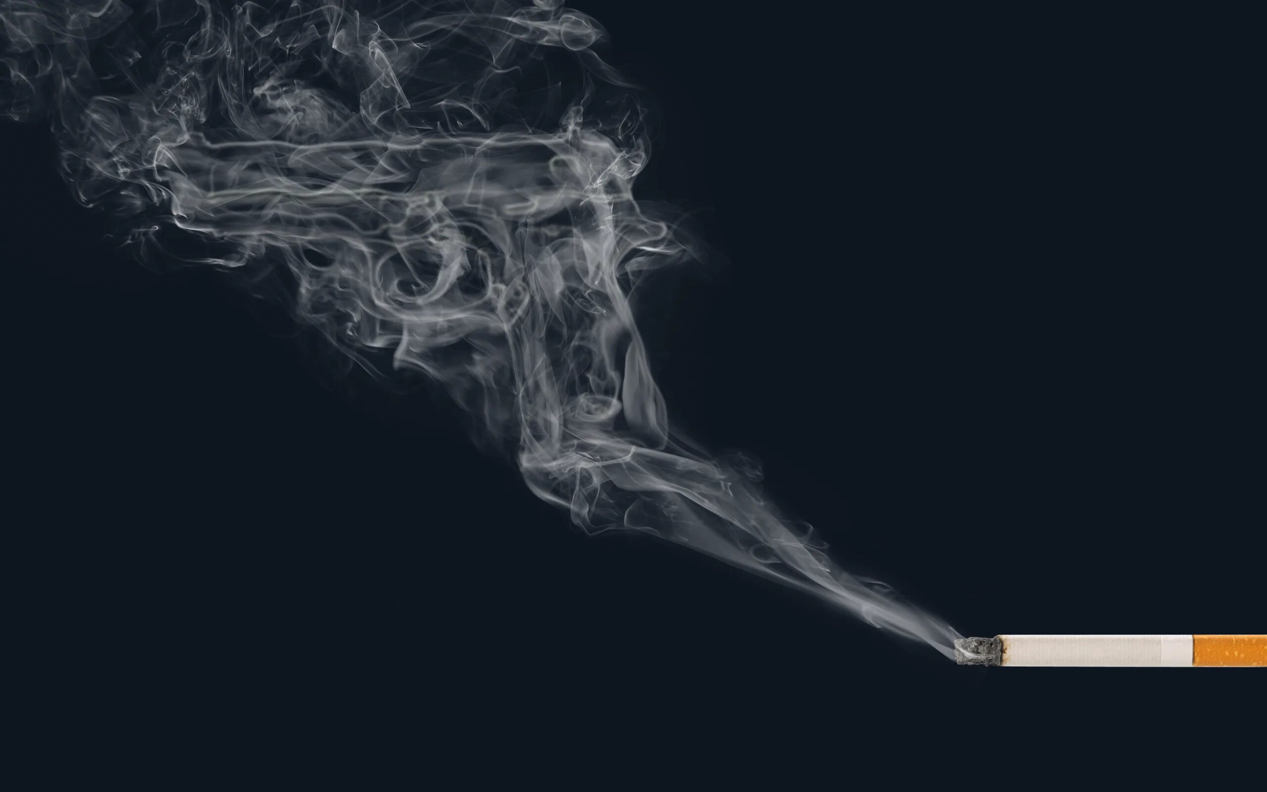 Дым сигарет. Smoke cigarette отзывы. Курит мальборо. Дым от курения. Smoke cigarette отзывы.