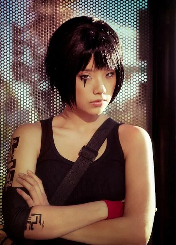 Detroit become human kara. Ayyasap гермиона. Фэйт коннорс mirror's edge косплей. Игры карахаба. Фейт mirrors edge косплей.