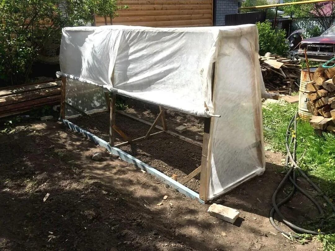 Теплички для огурцов, огуречники. Теплица из дуг. Огуречник парник. Парник greenhouse т-21. Парник для огурцов своими руками из подручных.