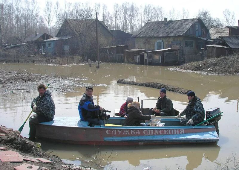 Наводнение в новокузнецке сегодня. Наводнение Кемерово 2004. Наводнение 2004 года в Кемеровской области. Наводнение в Кемеровской области. Наводнение Новокузнецк.