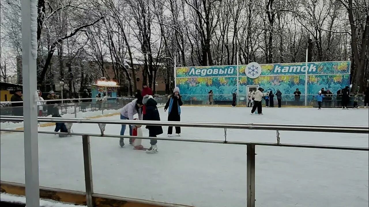 Каток в Кочуровском парке Киров. Ледовый каток Пятигорск парк Кирова. Каток Юркин парк Киров. Каток парк Киров Пятигорск. Каток киров цена