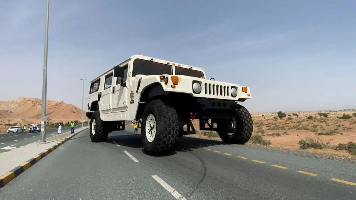 Hummer h1 x3. Огромный хаммер h1. Арабский хаммер h1. Хаммер h1 шейха. Большой хаммер в мире.
