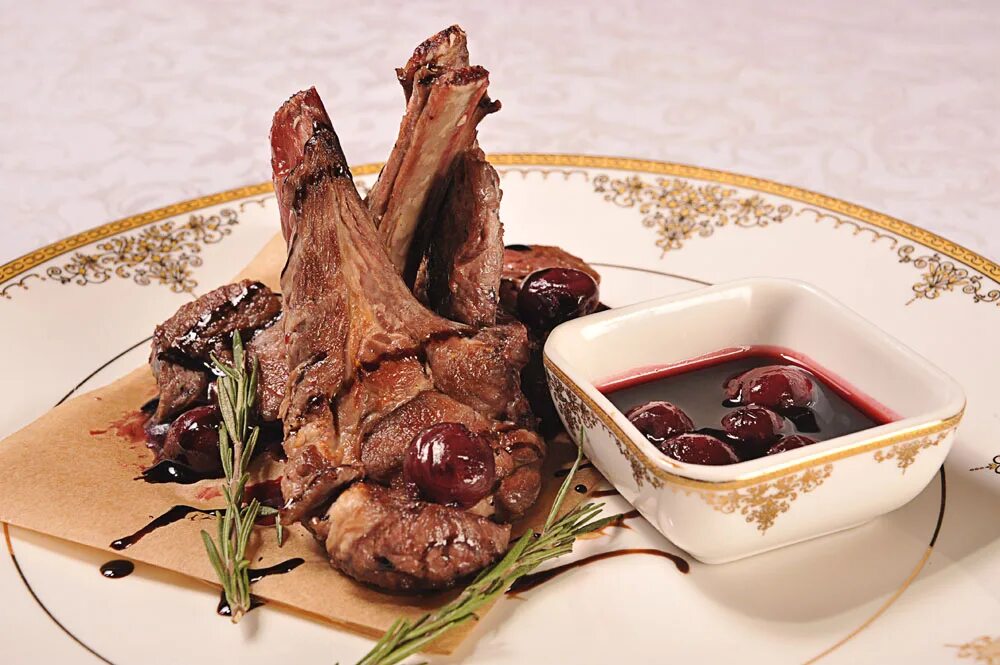 Рябчик, куропатка, тетерев жареные. Тетерев жареный. С тремястами новобранцами жареные тетерева. Блюда из дичи тетерева. Вымачивание мяса тетерева.