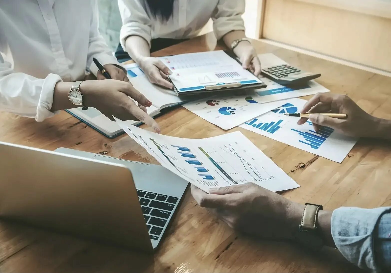 Бухгалтер учет. Безопасность компании. Креативный план. Finansakan ev hashvapahakan usucum. Бухгалтерский учет картинки.