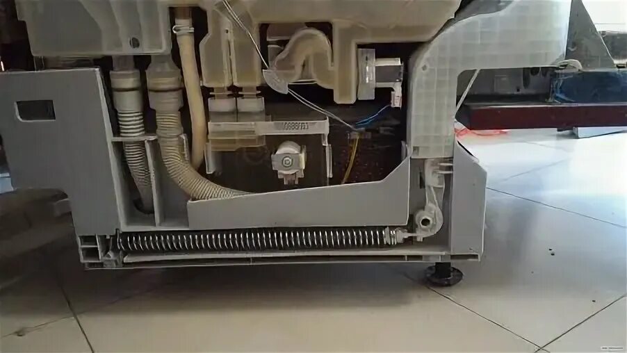 Механизм плавного открывания посудомойки бош. Держится дверца посудомоечной машины. Держится дверца посудомоечной машины. Держится дверца посудомоечной машины. Посуду убираем в посудомойку.