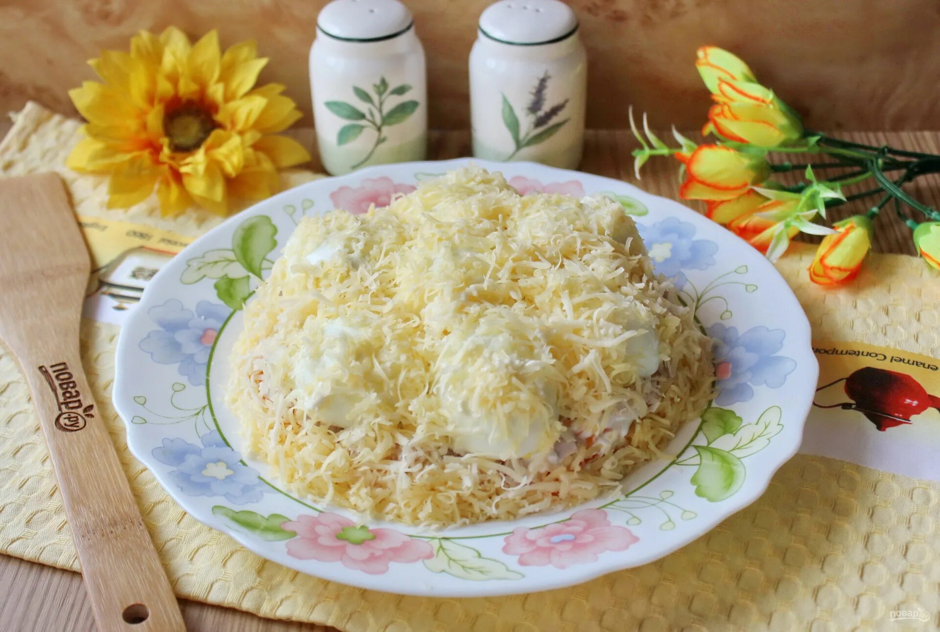 Снежные сугробы с курицей и грибами. Салат сугробы. салат сугроб с курицей. салат снежные сугробы с курицей. салат сугробики с курицей.