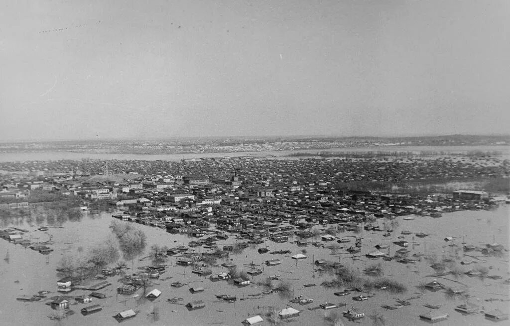 Какие улицы затопила в городе орске. Разлив Урала 1942. Наводнение в Орске в 1957. Половодье Урал Оренбург 1957. Орск наводнение 1957 год.