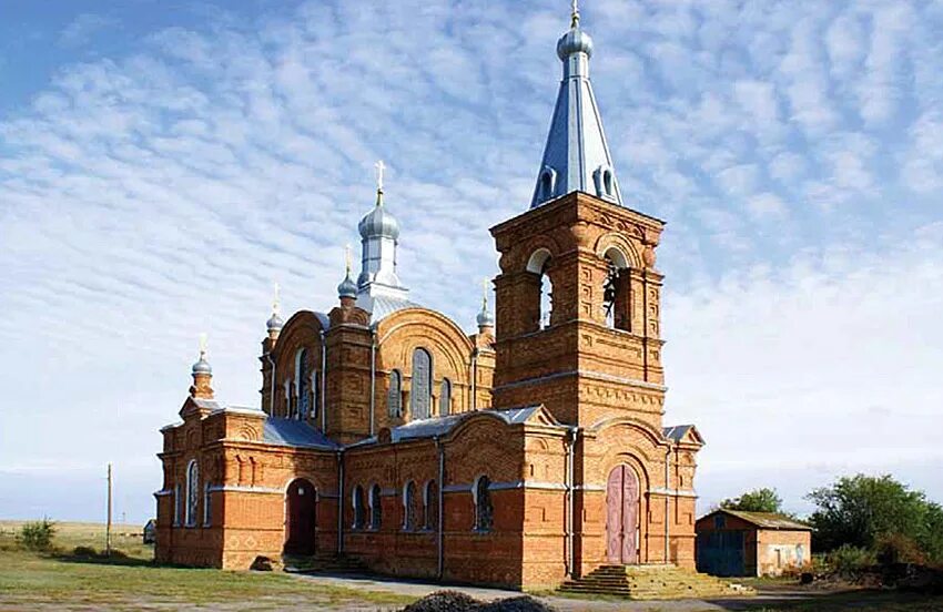 Морозовск ростовская область площадь. Морозовская область. Железнодорожная станция морозовская. Город морозовск ростовской. Морозовск храмы.
