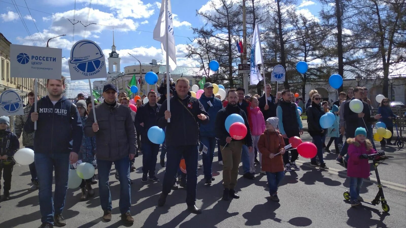 Первомайская демонстрация в Костроме. Демонстрация 1 мая. 1 Мая Кострома. День весны и труда демонстрация. 1 мая чебоксары