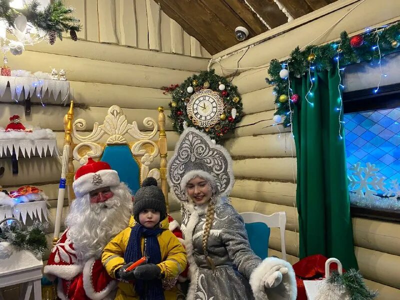 резиденция деда мороза в серебряном городе иваново. резиденция деда мороза иваново серебряный город. резиденция деда мороза иваново серебряный город. резиденция деда мороза в трц ривьера. серебряный город иваново атриум елка.