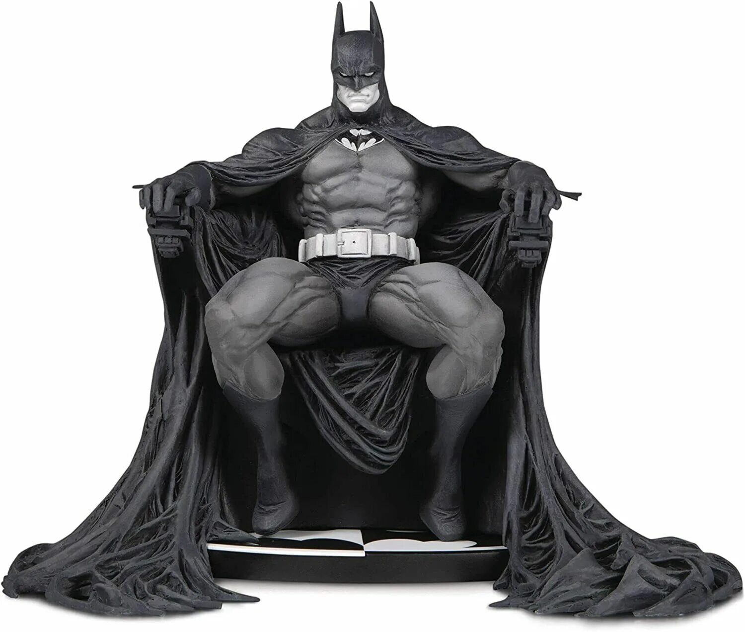 Бэтмен (DC Collectibles). Кристиан Бейл Бэтмен фигура. Бэтмен статуя. Коллекционная статуэтка Бэтмена.
