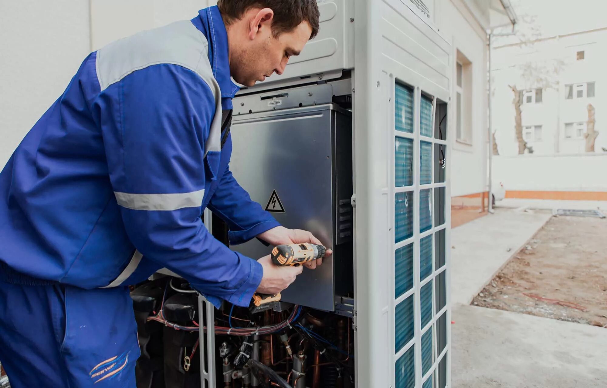 Монтаж вентиляционного оборудования. Кондиционер. Техническое обслуживание вентиляции. Сервисное обслуживание холодильного оборудования. Монтаж промышленного оборудования.