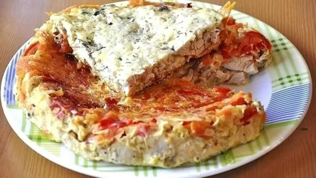 Запеканка с картошкой с курицей и помидорами. Овощная запеканка с курицей. Запеканка с грудкой и грибами. Куриная запеканка с грибами и сыром. Рисовая запеканка с куриной грудкой.