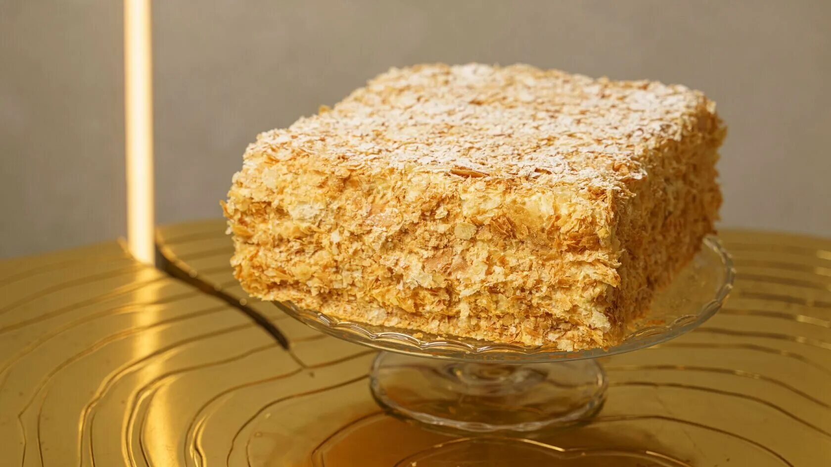 Рецепт торта наполеон со сгущенкой. Торты хелла наполеон. Рецепт торта наполеон со сгущенкой. Рецепт торта наполеон со сгущенкой. Медовик cake.