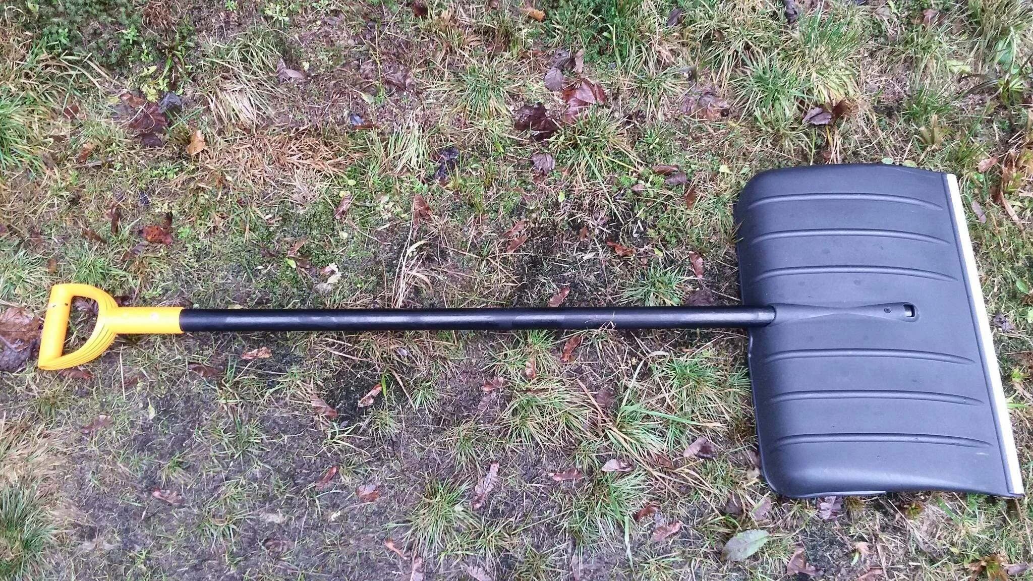 Fiskars solid для снега. Лопата снеговая fiskars solid (1026792). лопата fiskars для уборки снега solid 1026792. 1026792 фискарс. лопата (скрепер) fiskars solid для снега.
