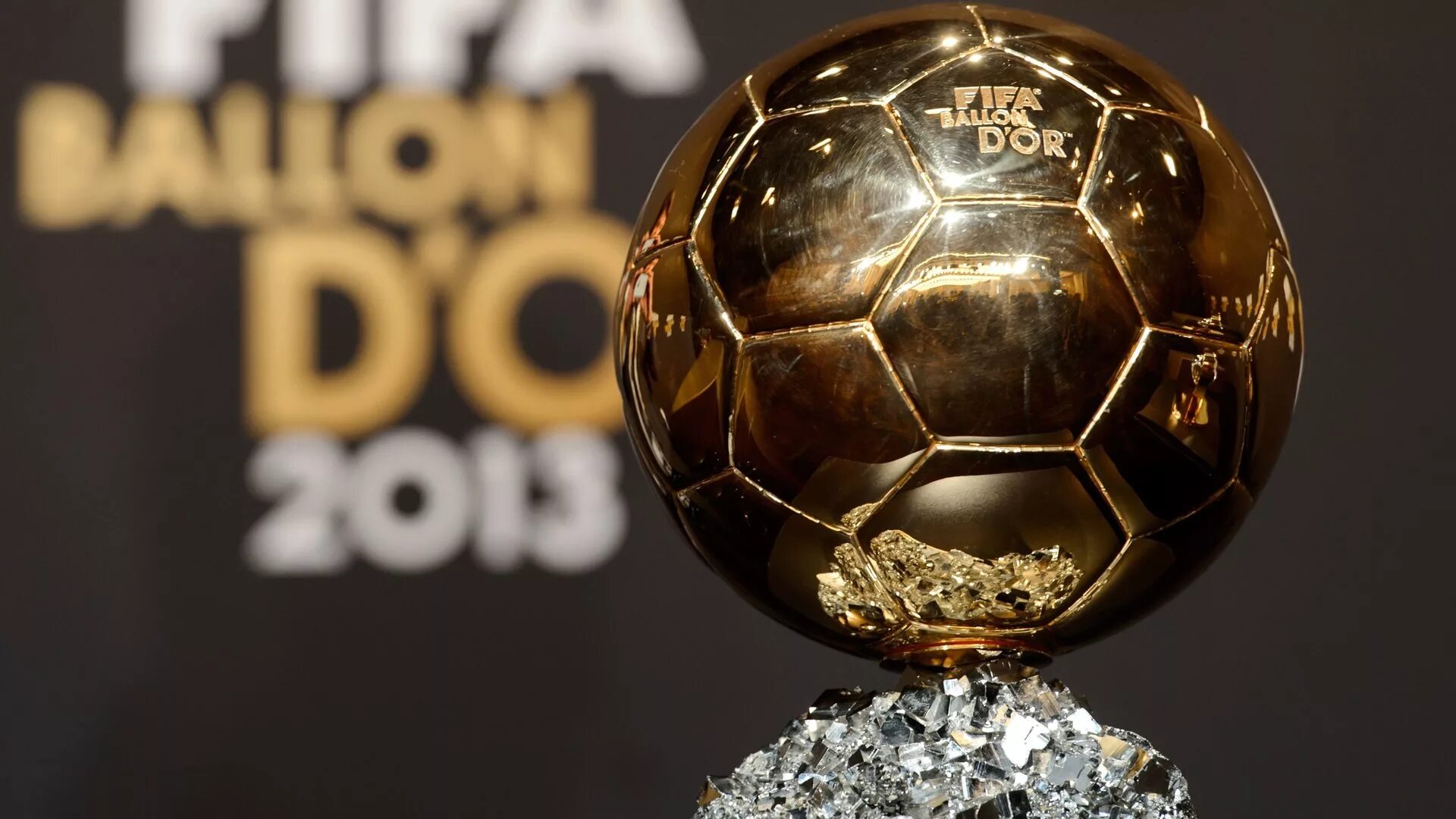 Золотая мяч 19. Золотой мяч фифа. золотой мяч фифа 2018. messi ballon dor 2025. ballon d&#039;or 2025.