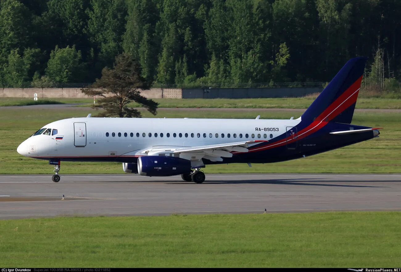 Superjet su 100 95. Сухой супер jet 100-95. Суперджет 100 95 самолет. Superjet 100-95. Sukhoi superjet 100-95 фото.