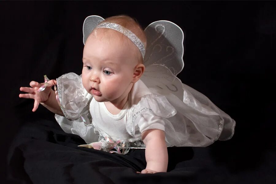 малышке 1 месяц картинки. малышки на камеру. малышки на камеру. милые малыши. девочка малышка.