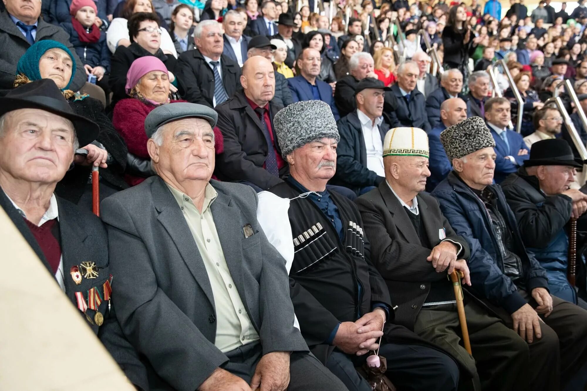 80 лет балкарскому народу. Возвращение карачаевского народа 3 мая. 3 Мая день Возрождения карачаевского народа. 3 Мая Возрождение карачаевского. День Возрождение карачаевцев.