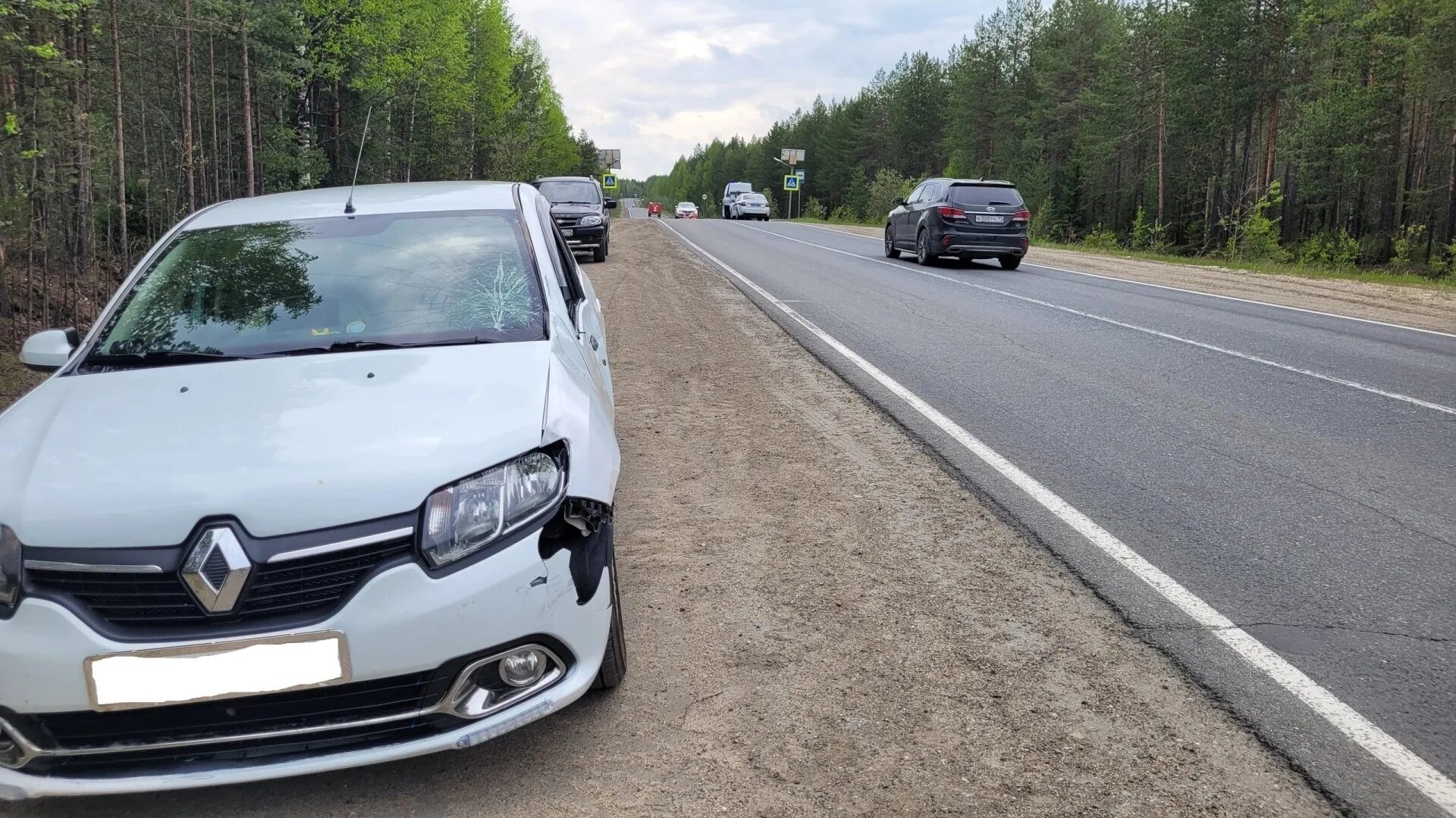 Трасса Ухта Сыктывкар. Рено Логан в аварии на трассе. Трасса Ухта Сыктывкар 2023. Рено Логан на трассе сломался. Сыктывкар ухта на машине