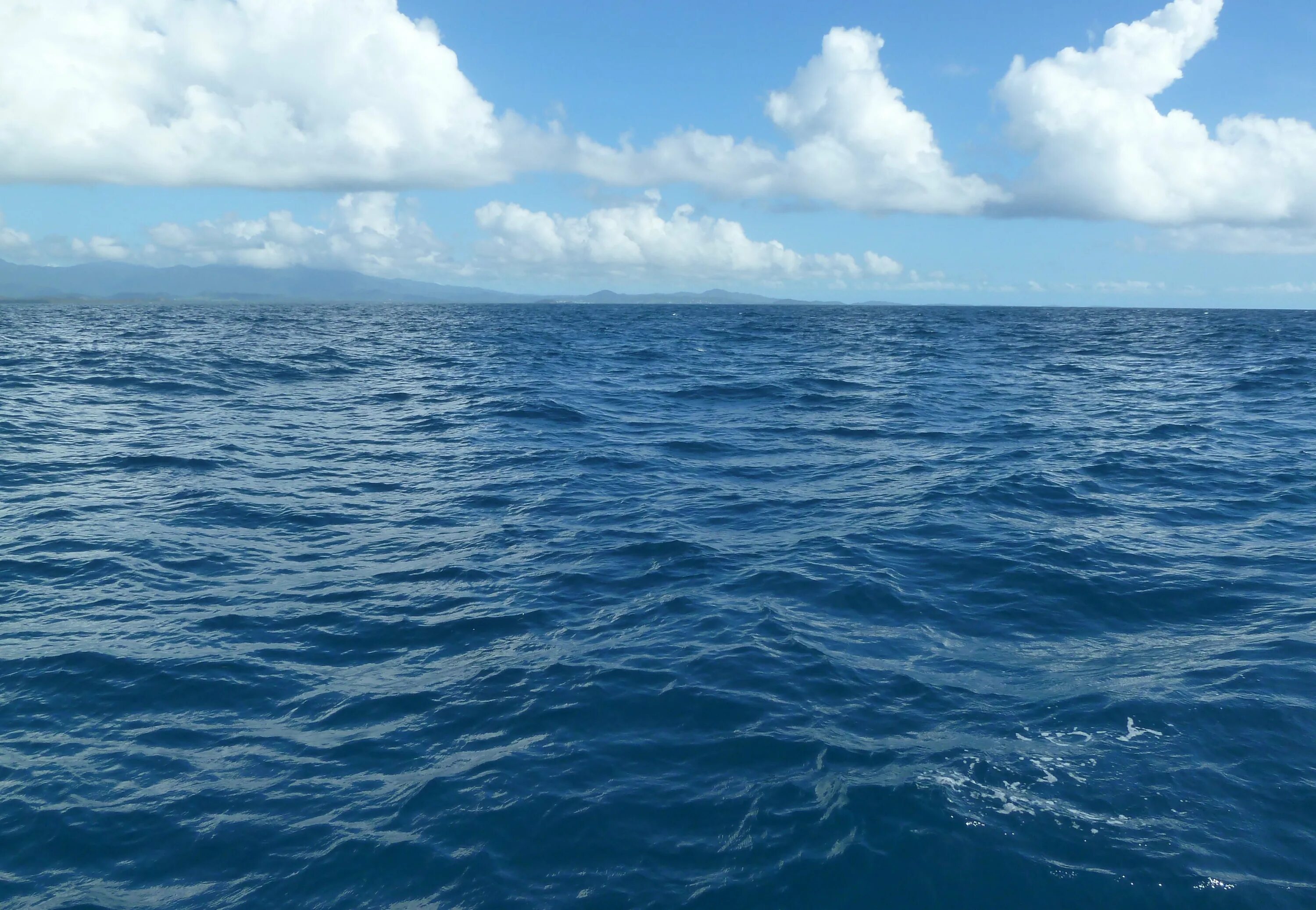 Вода первый горизонт. Море. Океан. Поверхность океана. Тихое море.