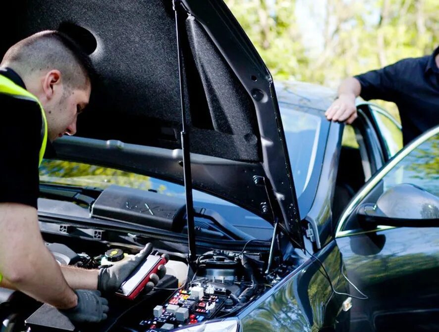 автомобиль техпомощи на дороге. выездная техпомощь на дороге. техпомощь на дороге. автотехпомощь на дороге. автотехпомощь выездная.