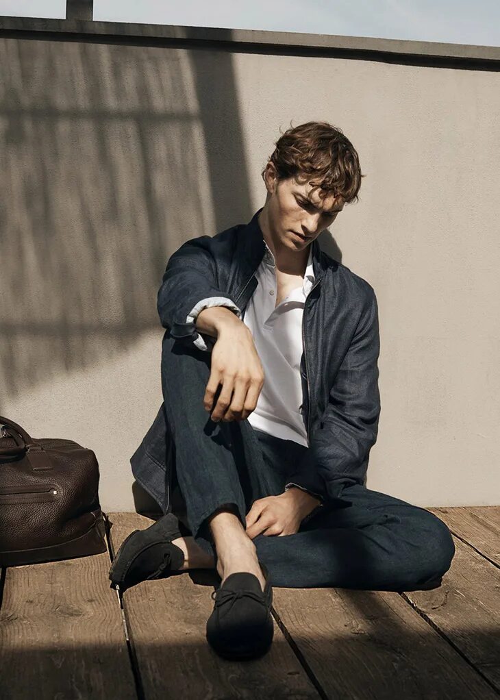 Massimo dutti 2022 лето. Массимо дутти логотип. Massimo dutti витрины 2024. Массимо дьюти вывеска. Массимо дутти женская коллекция 2021.