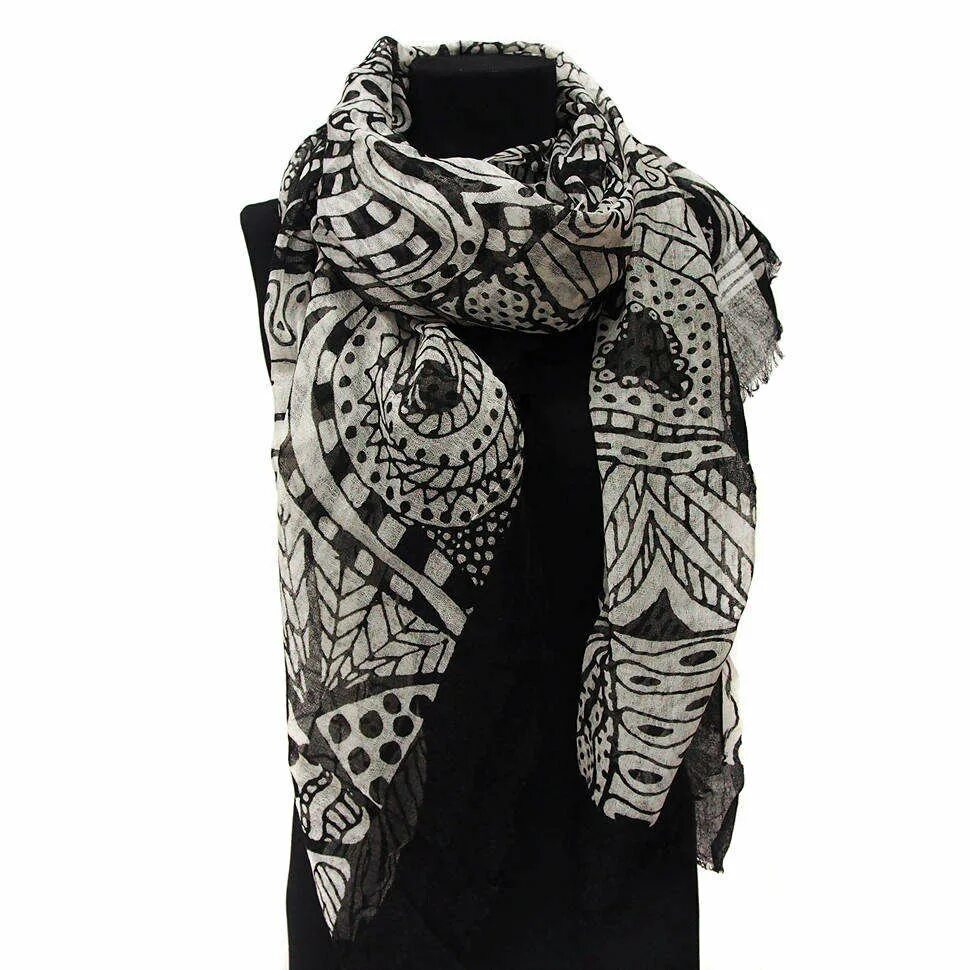 шарф бело черный. чёрно белый палантин. палантин бело черный. черно белый шарф с принтом. палантин женский с черно белым принтом.