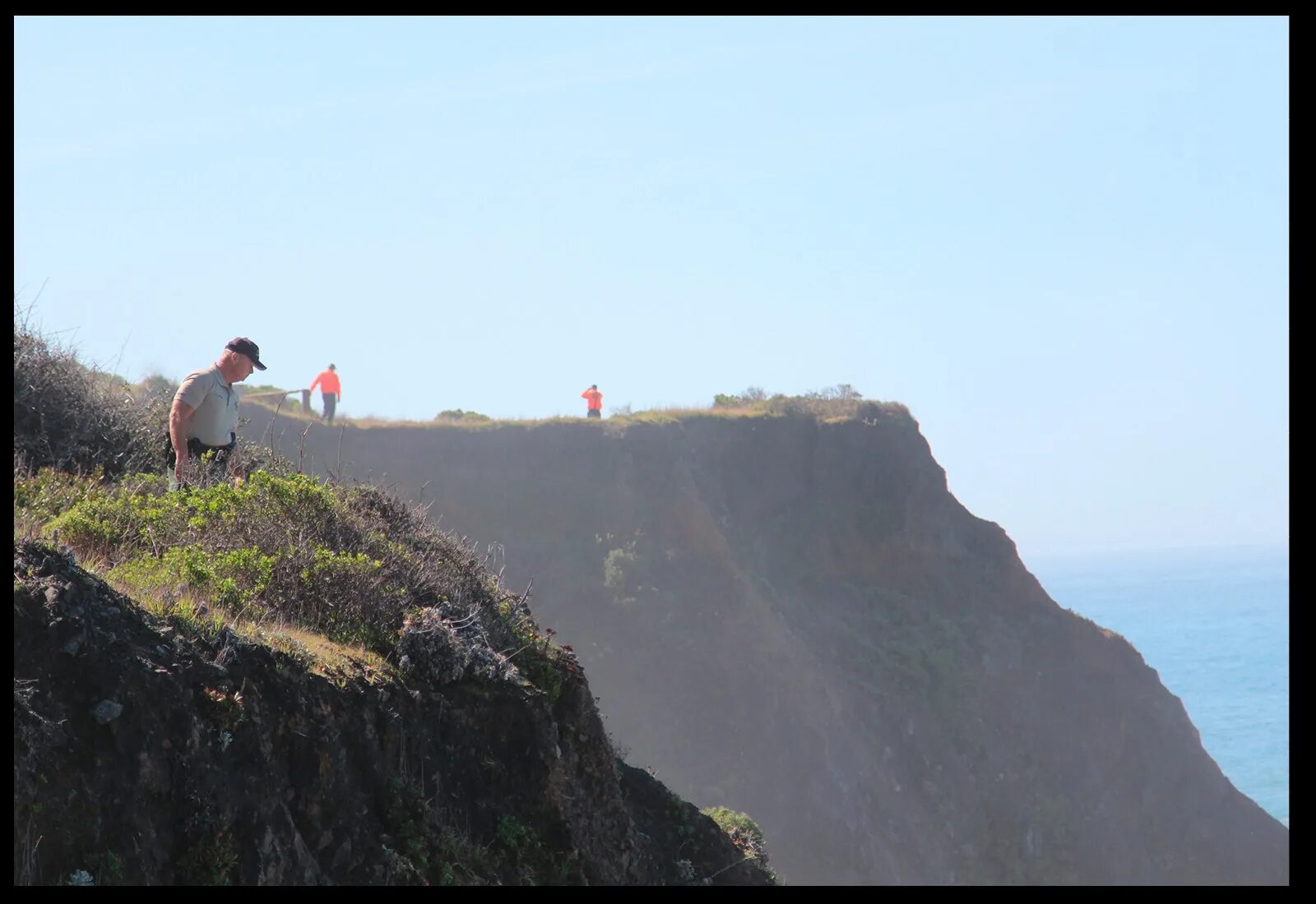 The cliff 4. Клиф бёрнет Cliff Burnett. Харт Фэмили краш. Клиф Методмен. Поезд в обрыв.