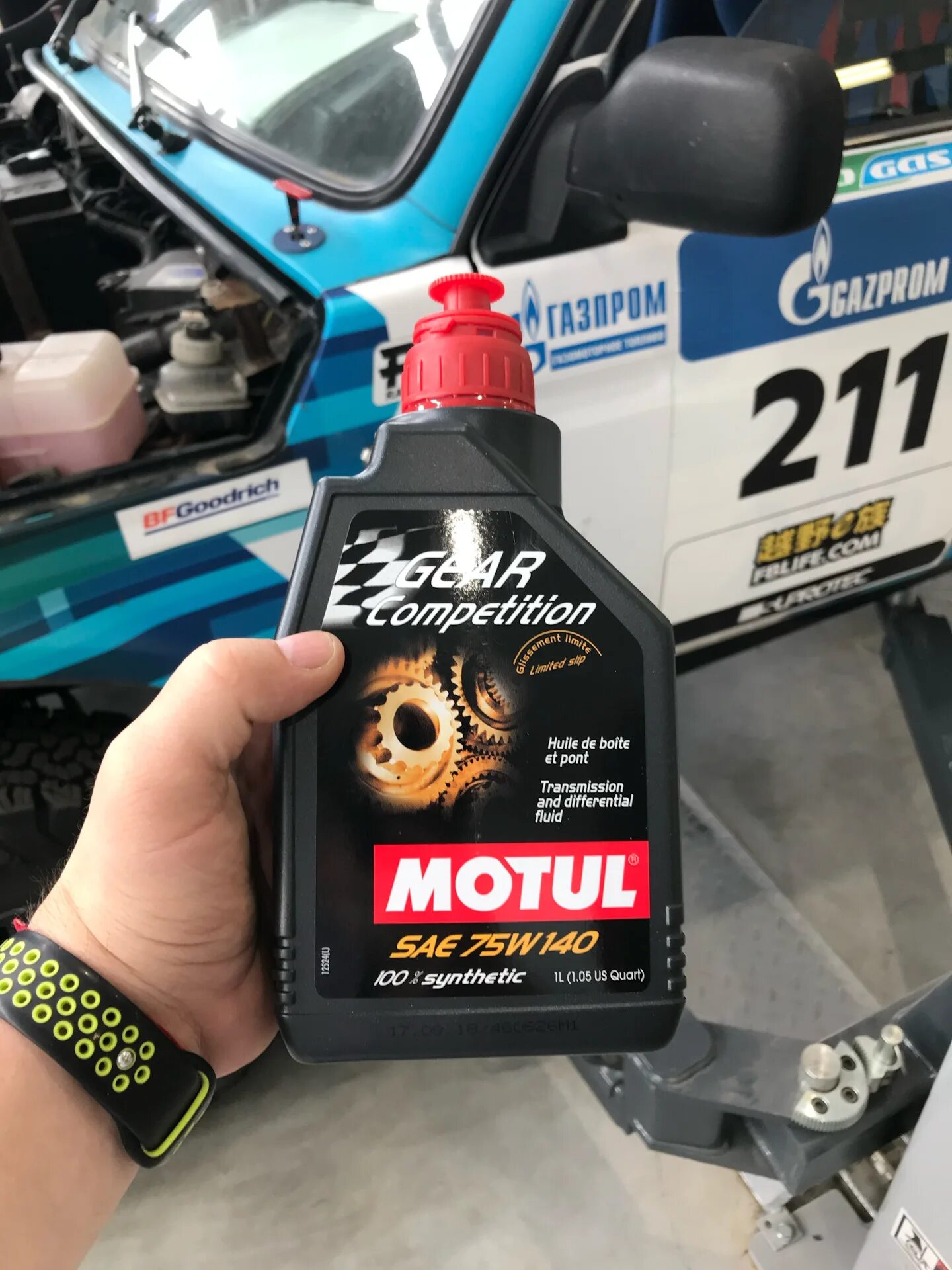 Мотюль или ликви моли. Мотюль 75w140. мотюль 75w. ликви моли 75w140. motul logo.