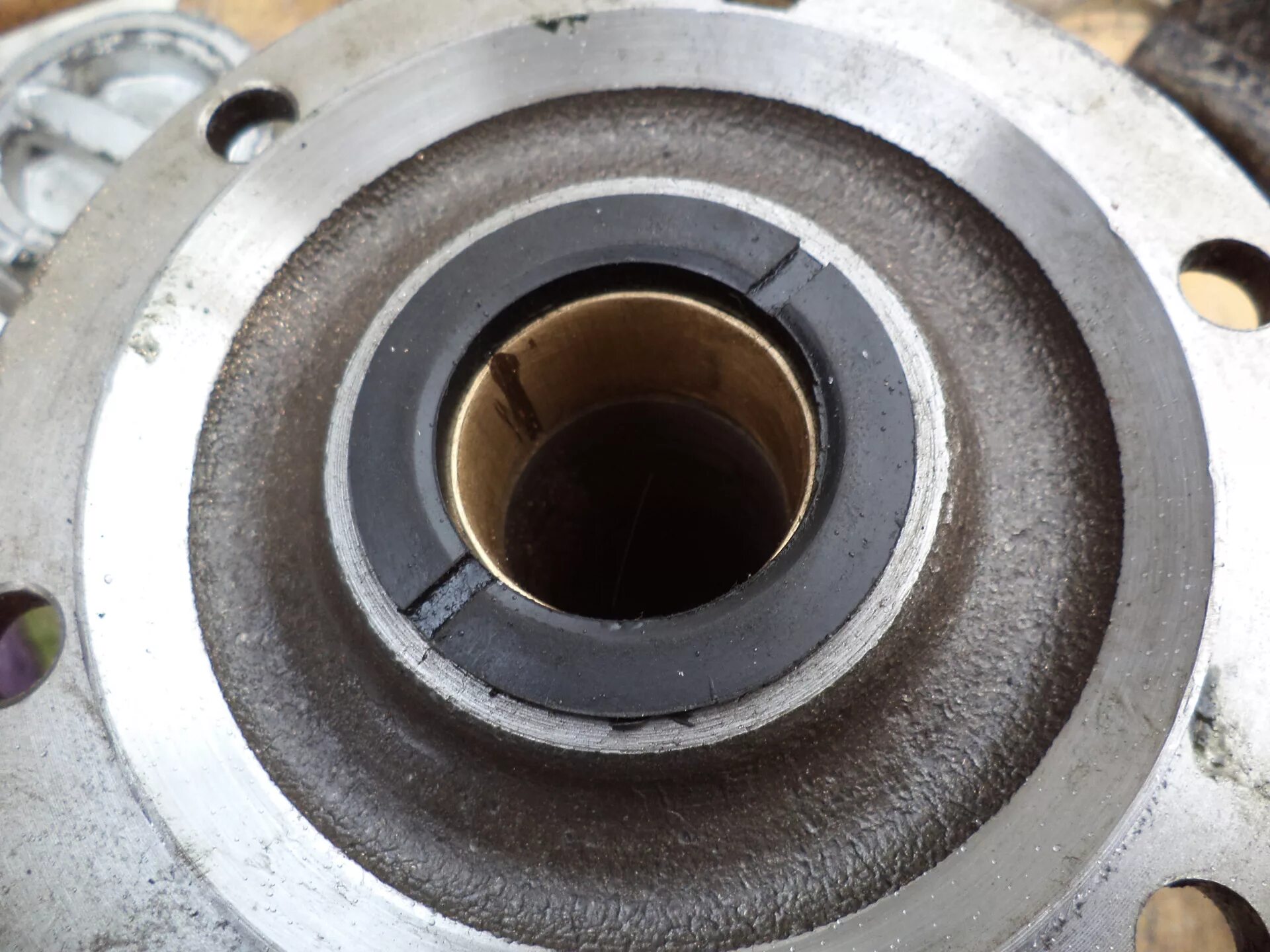 Шайба уаз упорная шруса 3741-2304024. Шайба переднего моста уаз. Шайба 3741-2304024. Шайба упорная шарнира поворотного кулака уаз. Шайба шруса уаз 469.