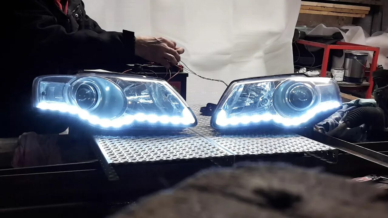 Дхо видео. Passat b6 DRL. Volkswagen Passat b6 фары led. Дневные ходовые огни на Фольксваген Пассат б6. Ходовые огни. На Volkswagen Passat b6.