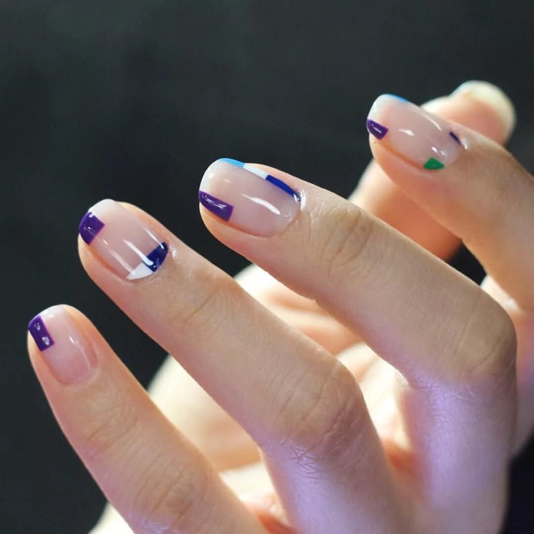 прозрачный маникюр на короткие. гелевые ногти. маникюр прозрачные ногти. прозрачные ногти с рисунком. прозрачные ногти.