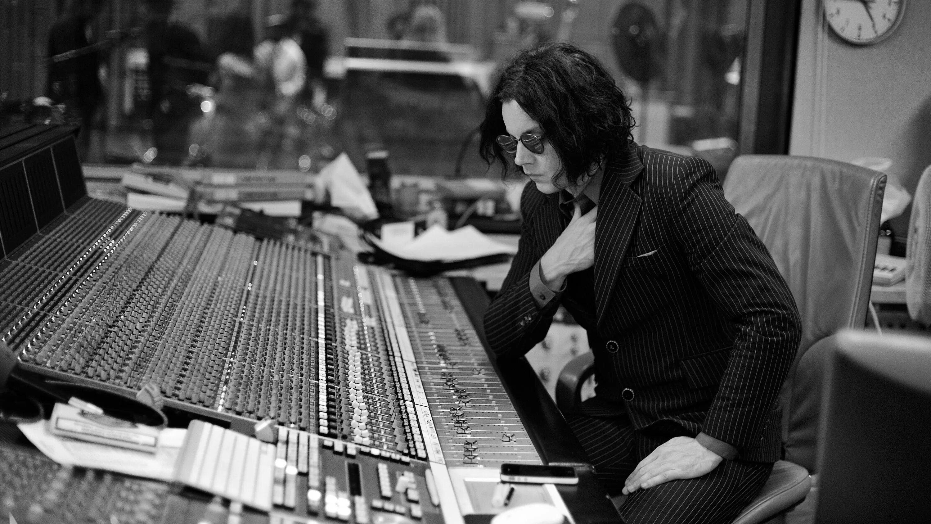 Музыка белый мир. Джон Энтони Уайт. Jack White White Stripes. Jack White mag White. Jack White 2022.