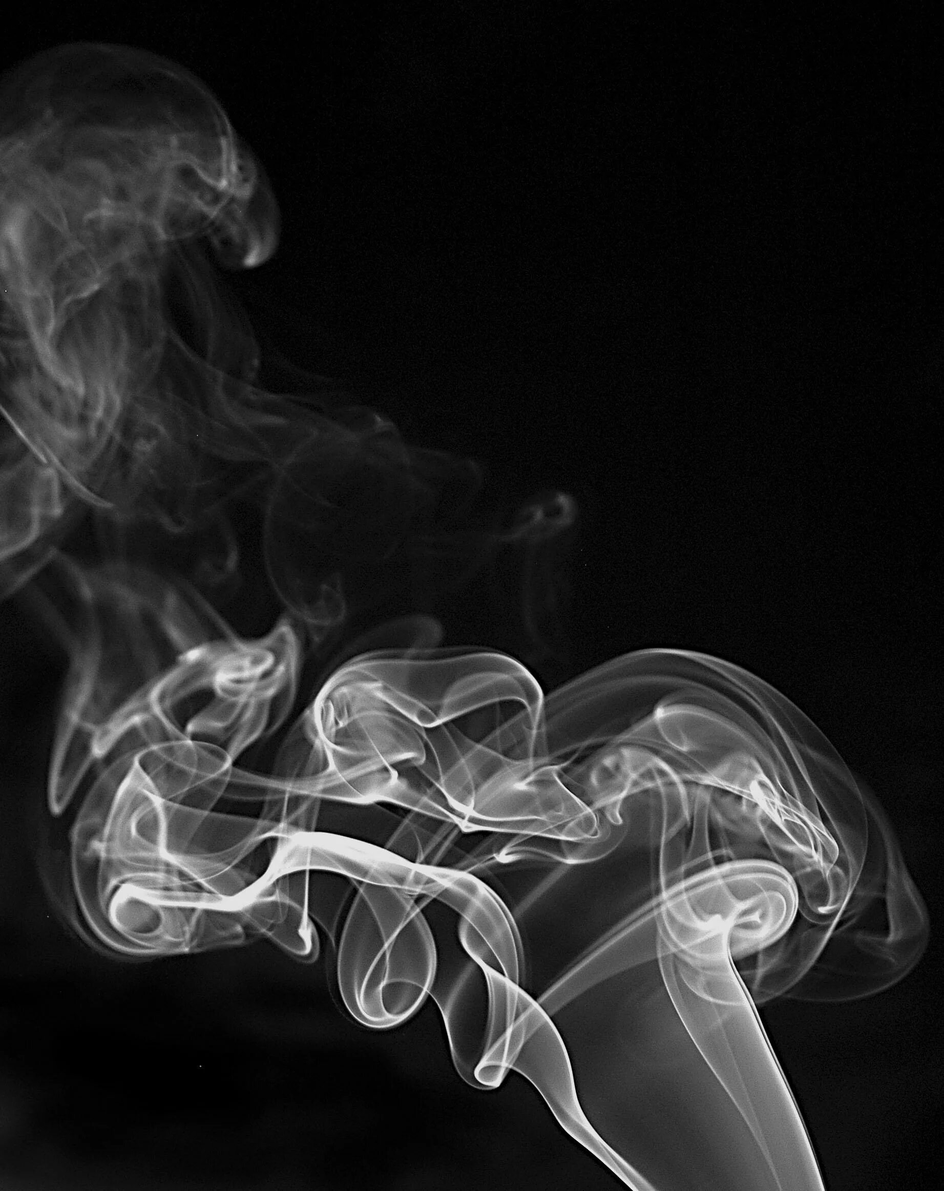 Дым на черном фоне. Дым текстура. Дым от сигареты на черном фоне. Черный дым на белом фоне. Сигаретный дым дорогой