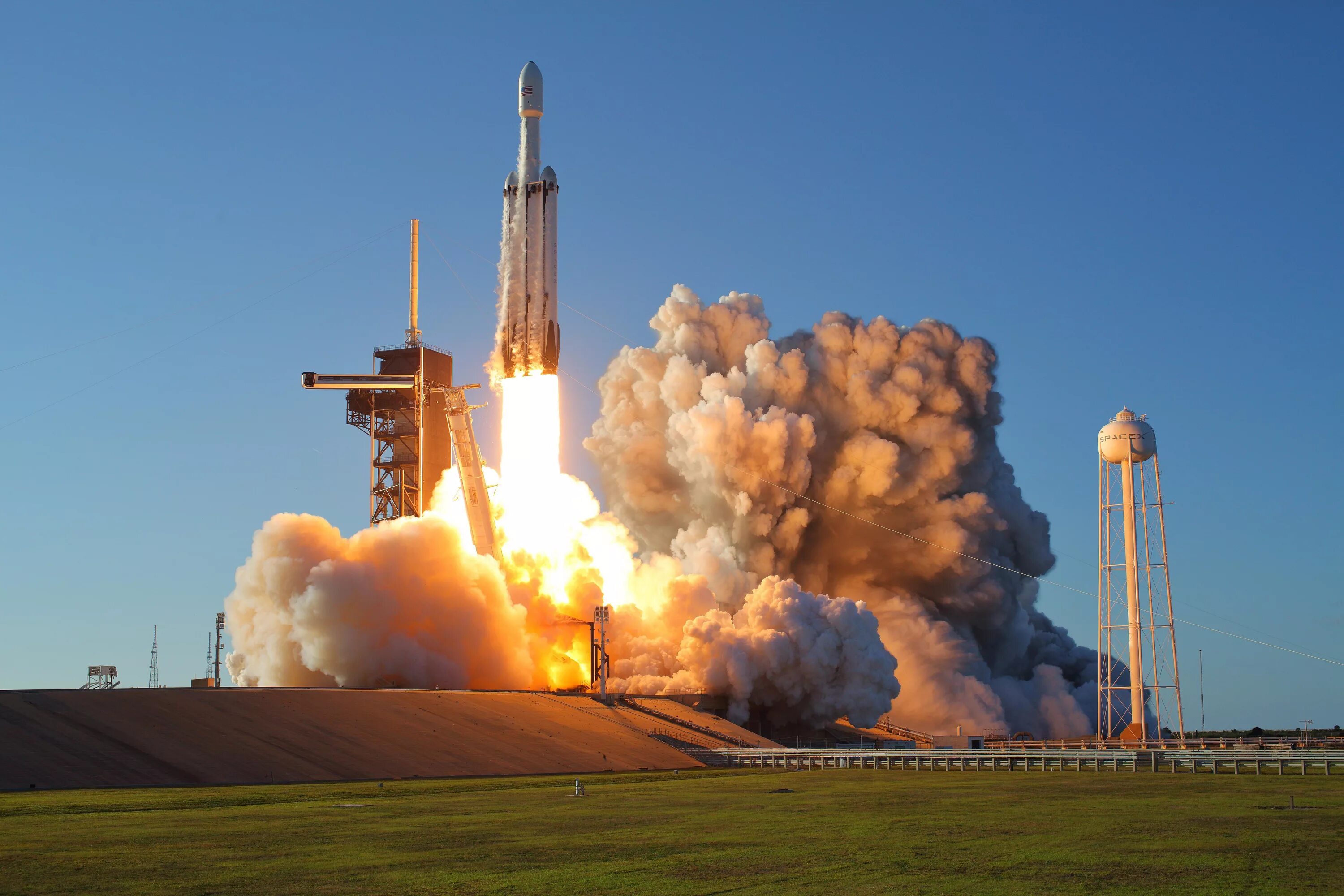 Звук взлета ракеты. Взлёт Falcon Heavy. Ракета Фалькон хеви. Ракетоноситель Спейс Икс. Старт ракеты Спейс Икс.