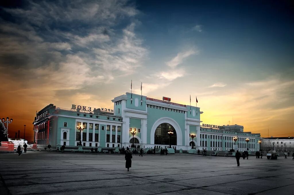 Железнодорожный вокзал Новосибирск-главный, Новосибирск. Вокзал железнодорожной станции Новосибирск-главный. Железнодорожный вокзал Новосибирск главный. Новосибирский главный вокзал главный Новосибирск.