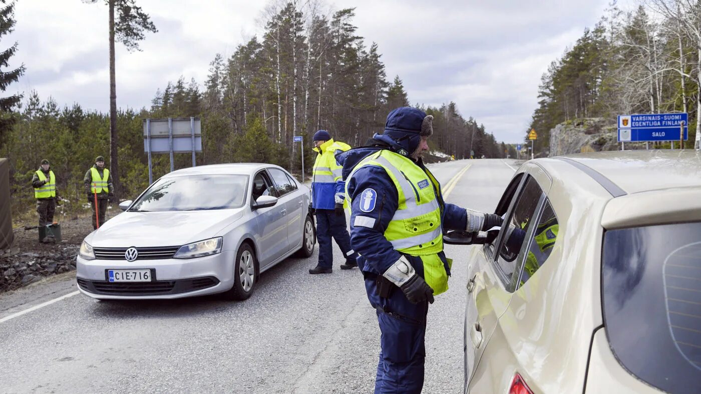 Безопасность финляндии. Полиция Финляндии. Дорожная полиция в Финляндии. Финские полицейские. Финляндия граница полиция.