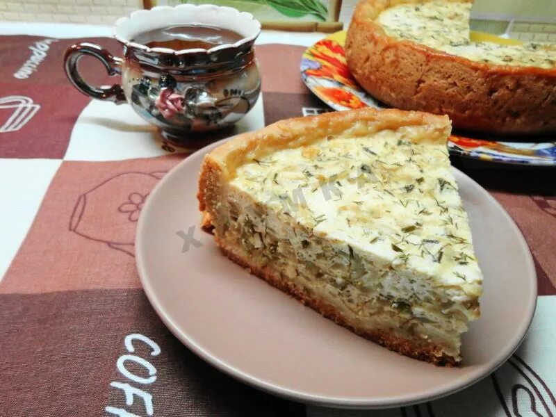 Пирог с яйцом и луком в мультиварке. Пирог с луком в мультиварке. пирог с луком и яйцами в мультиварке. заливной пирог с луком и яйцом. луковый пирог в мультиварке без яиц.