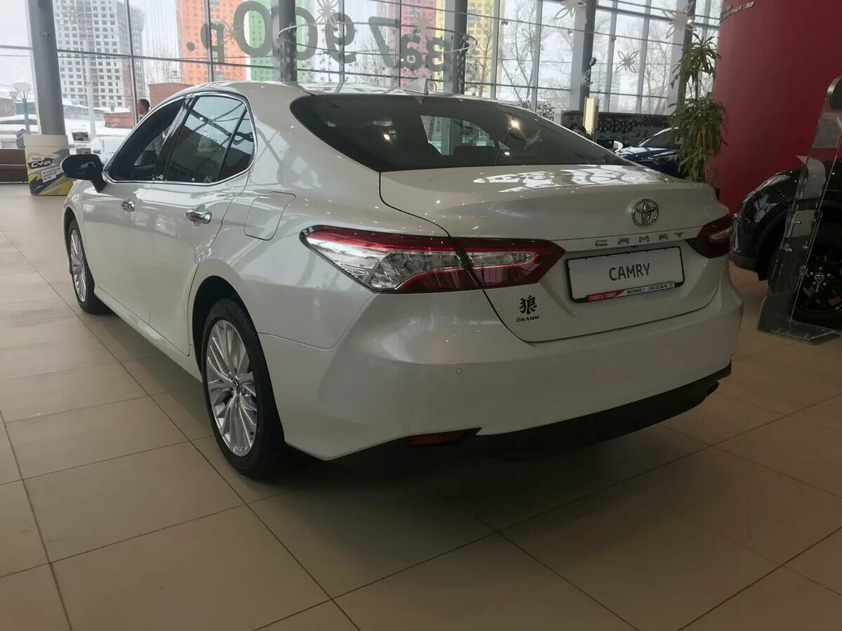 Куплю камри 2020. Toyota Camry 2020 2.5. Тойота Камри 70 белый жемчуг. Камри 2.5 белый жемчужный 70. Toyota Camry xv50 белый жемчуг.