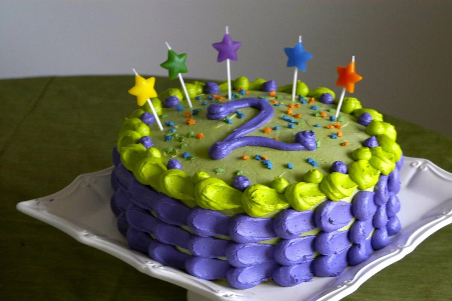 Торт двум мальчикам. Торты для детей. Украшение детского торта для мальчика. Торт с днем рождения!. Красивый детский торт для мальчика.
