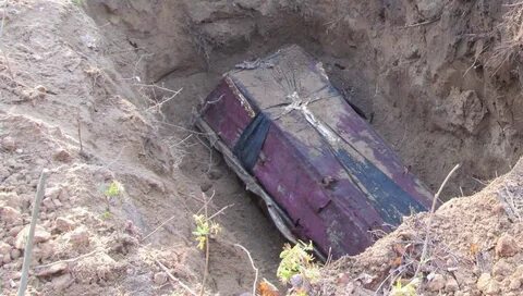 Гробы под землей