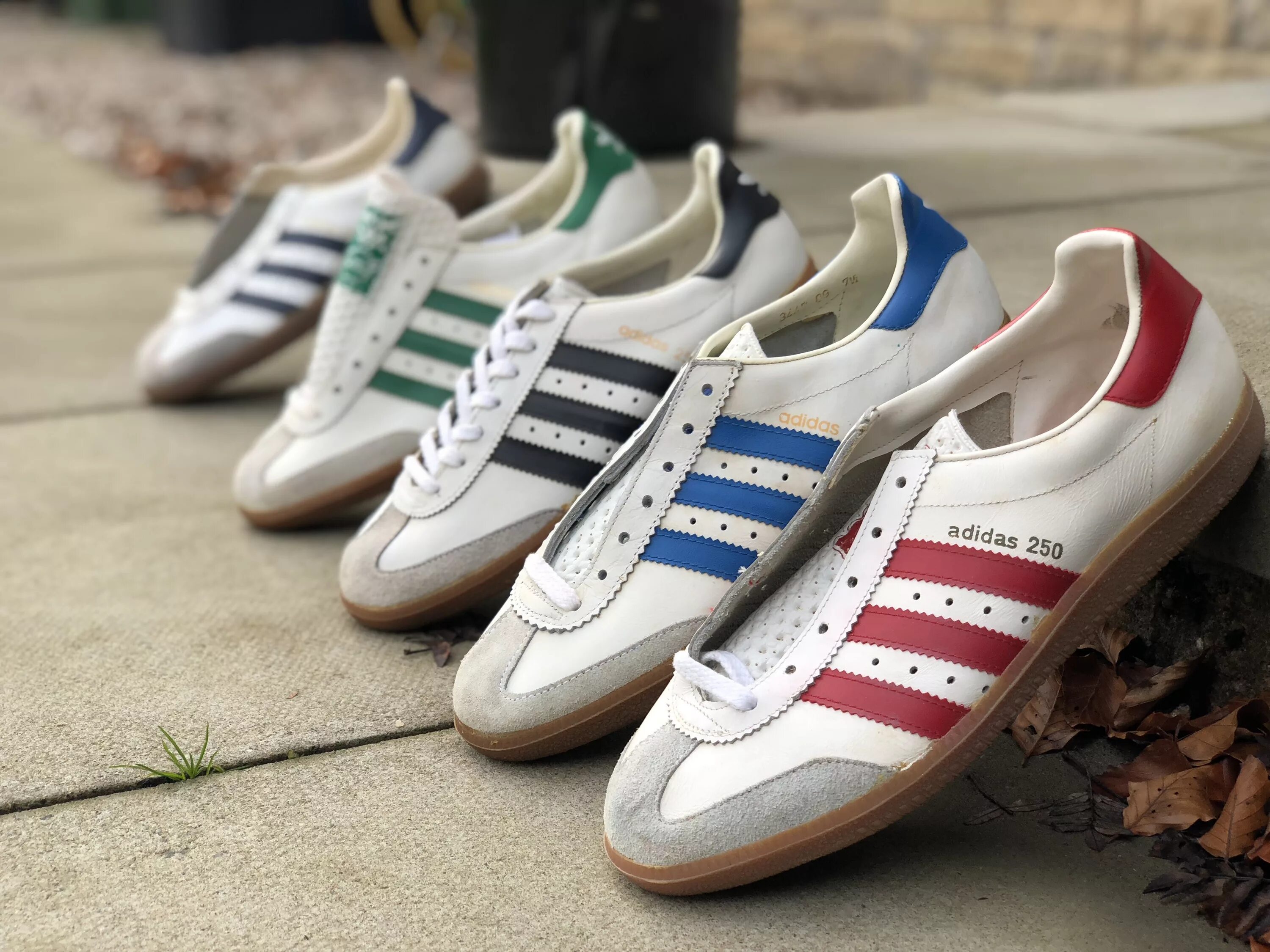 Adidas 350 Retro. Adidas 250. Кэжуал кроссовки adidas. Адидас казуал кроссовки. Кроссовки адидас ретро