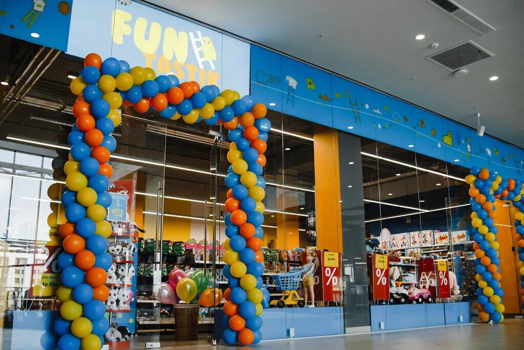 Мебельный центр баннер. Е молл могилев. Парк сити в могилеве магазины. Е молл могилев. Торговый центр фото.