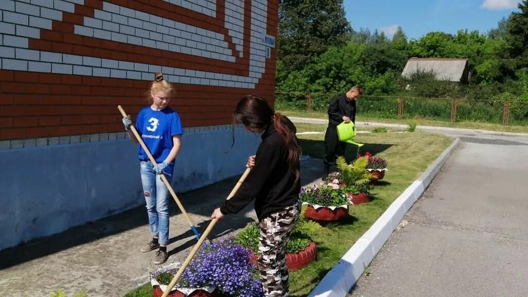 Лагерь труда и отдыха при школе. Летний трудовой лагерь. детский трудовой лагерь. трудовой лагерь для подростков. детский лагерь труда и отдыха.
